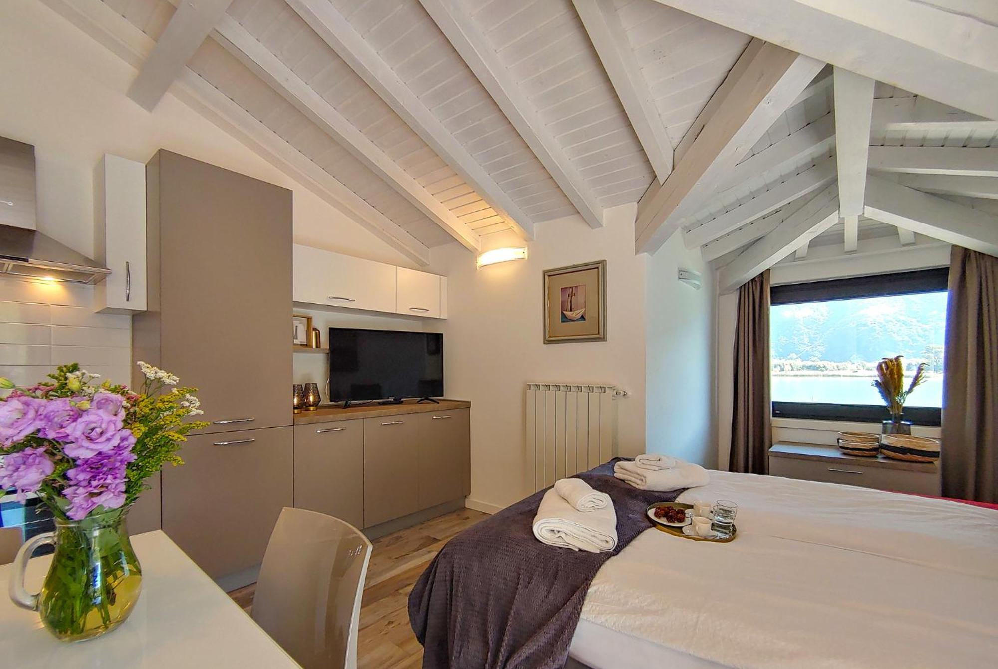 Dascio Silence Ferienwohnung Mit Panorama Balkon Bagian luar foto
